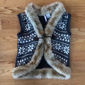 Heart-n-Crush NWOT Girls Sweater Vest  (XL)